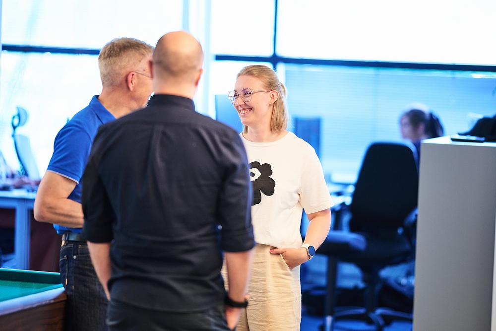 Jenni Pajukoski at Teamit office with two colleagues