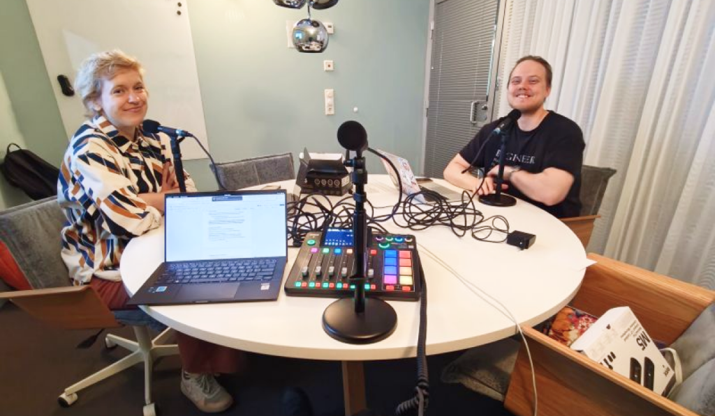 Pille and Mike sitting at the recording table